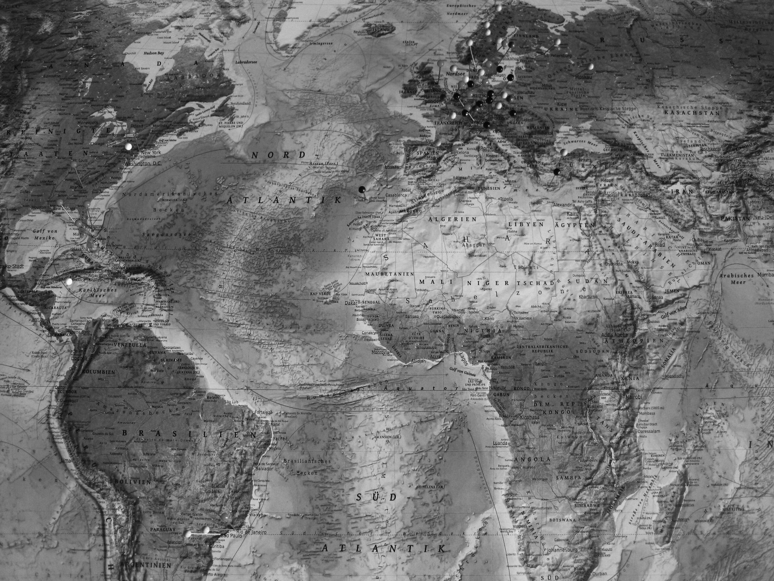 map-of-the-world-1646805_BW